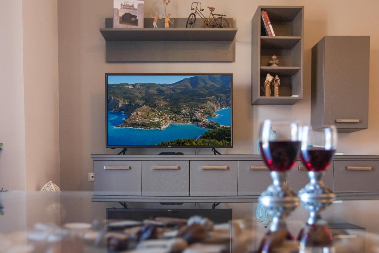 Dina * Argostoli (Kefalonia)